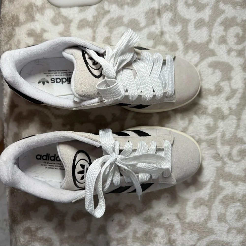Adidas Classic White and Black Trainers - Picture 3 of 4